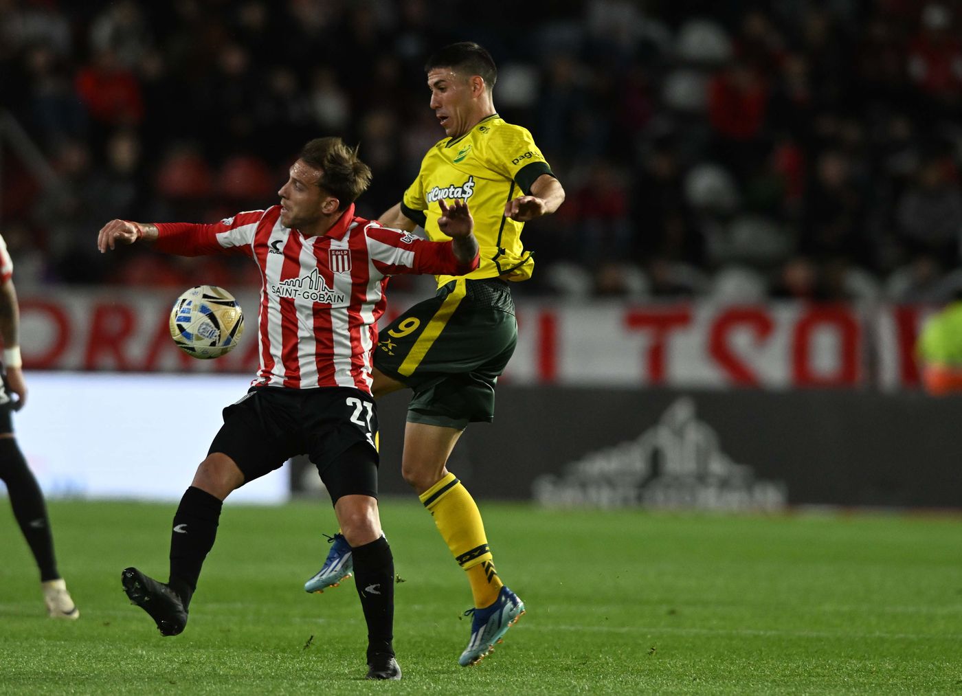 Ezequiel Piovi fue uno de los puntos altos de la primera parte en Estudiantes Ezequiel Piovi fue uno de los puntos altos de la primera parte en Estudiantes