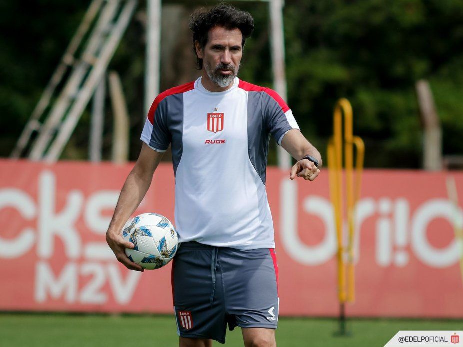 Eduardo Domínguez entrenamiento en el conuntry de City Bell.jpg