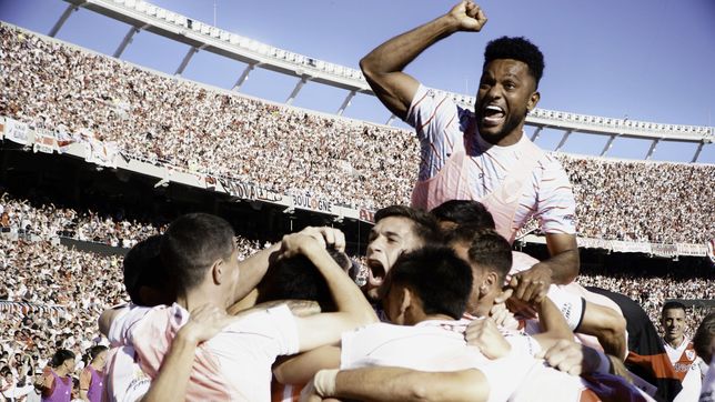 river saco pecho en el monumental y vencio a boca en el superclasico