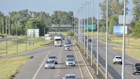 Un conductor atropelló y mató a un hombre en la Ruta 2 y escapó del lugar