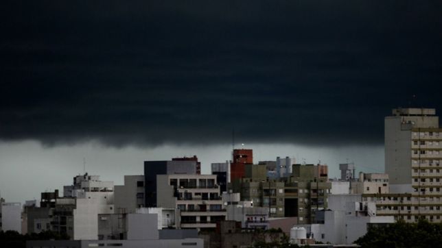 convocan al comite de emergencias por la llegada de tormentas y rafagas a la plata