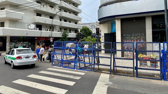 el centro de la plata amanecio vallado en la previa del partido de estudiantes