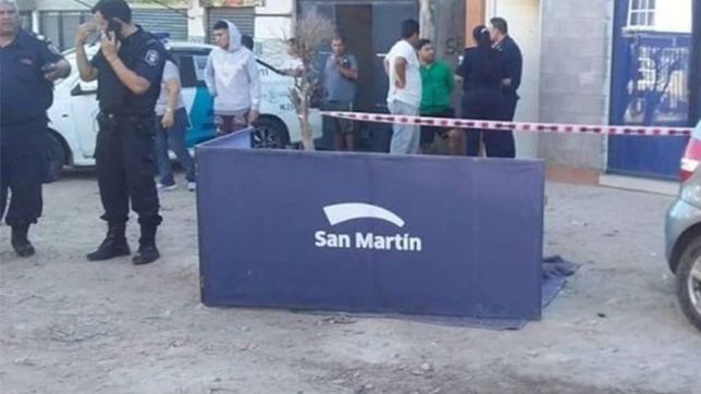 una mujer policia asesino a su expareja y despues se quito la vida