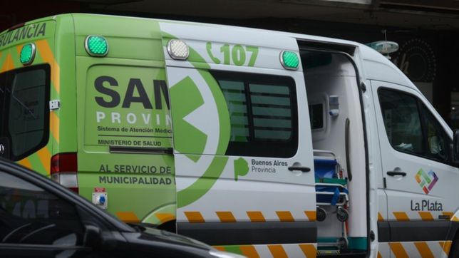 conmocion en la plata: una jubilada se descompenso y murio cuando su hijo la vestia