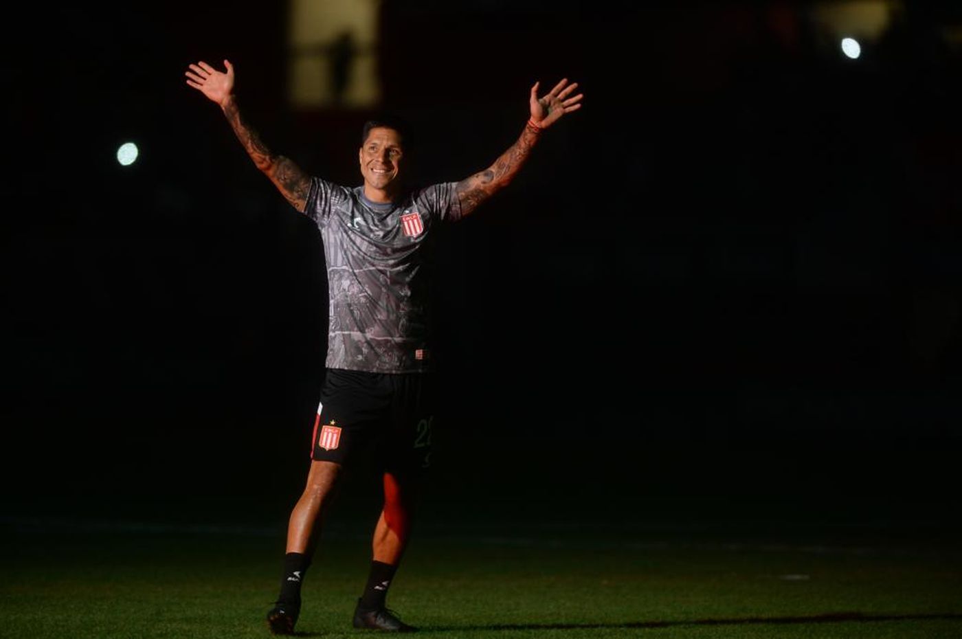 Estudiantes La Noche del León Enzo Pérez (2).jpeg