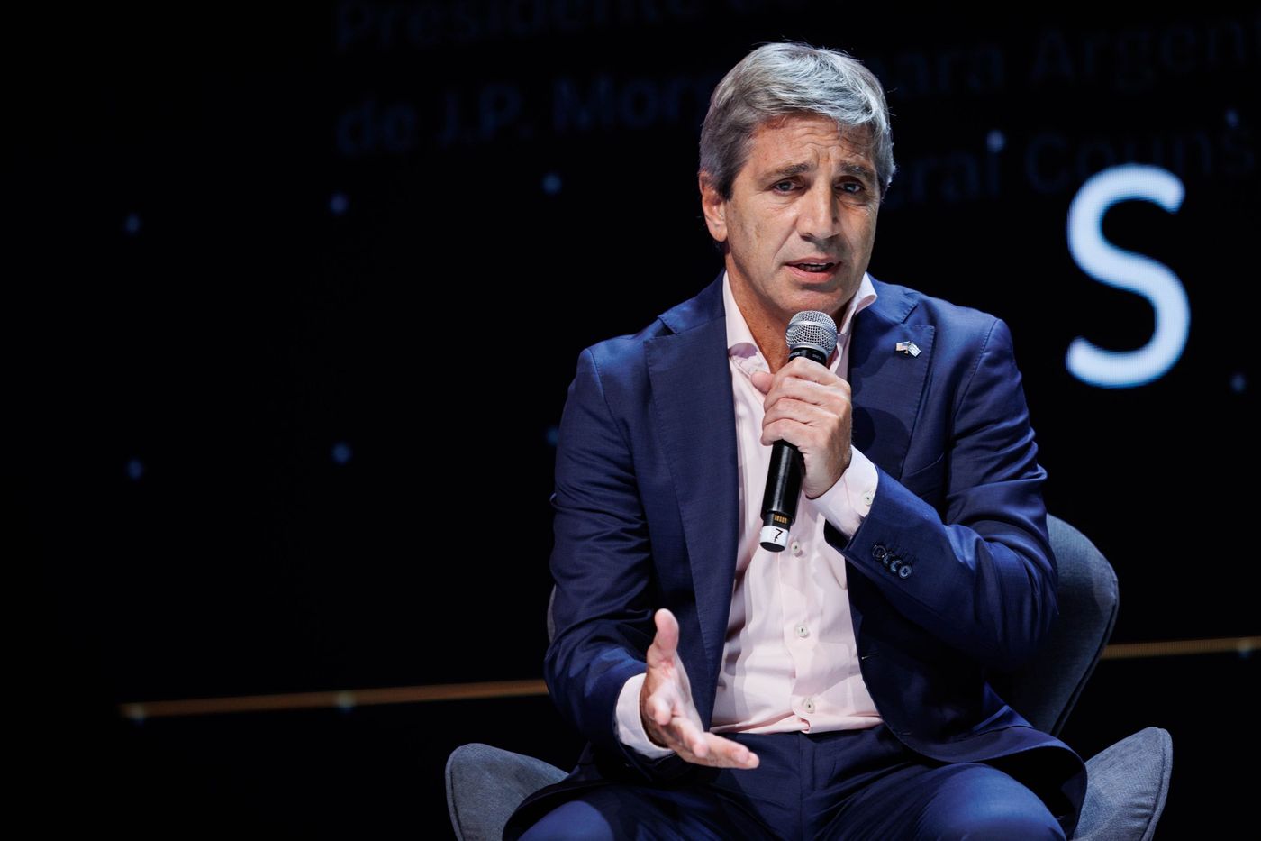 El ministro de Economía, Luis Caputo, adelantó puntos clave de la reforma laboral.