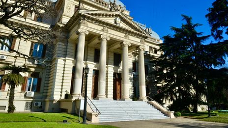 Detienen a empleados del Senado y a una dirigente de UPCN Detienen a empleados del Senado y a una dirigente de UPCN