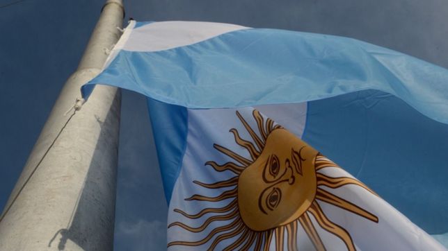video: asi fue el emotivo festejo del dia de la bandera durante la cuarentena en la plata