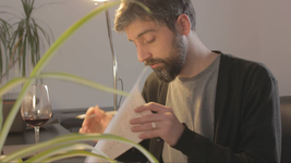 vacios, la primera novela de jorge luis alonso y el desafio de moverse entre el humor y el drama
