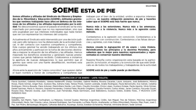 soeme esta de pie