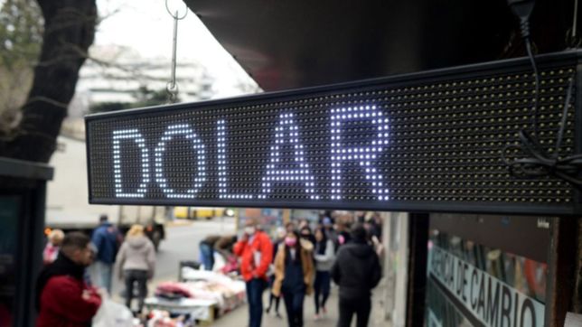 el dolar blue trepo por segundo dia consecutivo y cerro a $512 este jueves