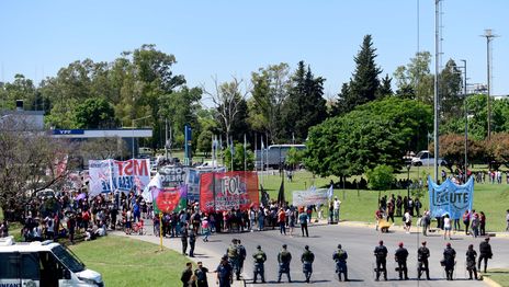 Una protesta social volverá a interrumpir el tránsito en la bajada de la Autopista Una protesta social volverá a interrumpir el tránsito en la bajada de la Autopista