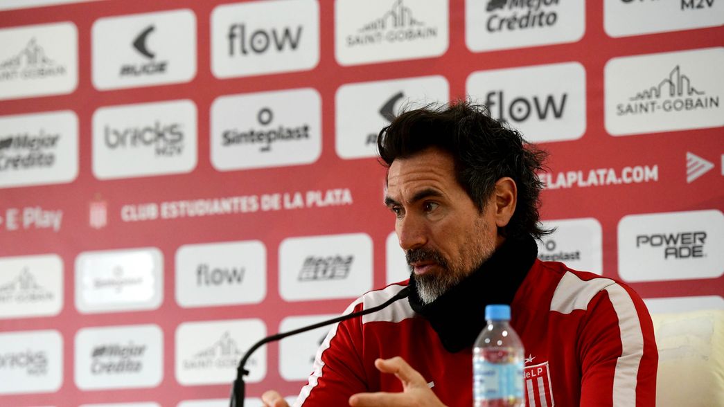 Eduardo Domínguez, entre el interés de los grandes y su deseo de seguir ganando en Estudiantes