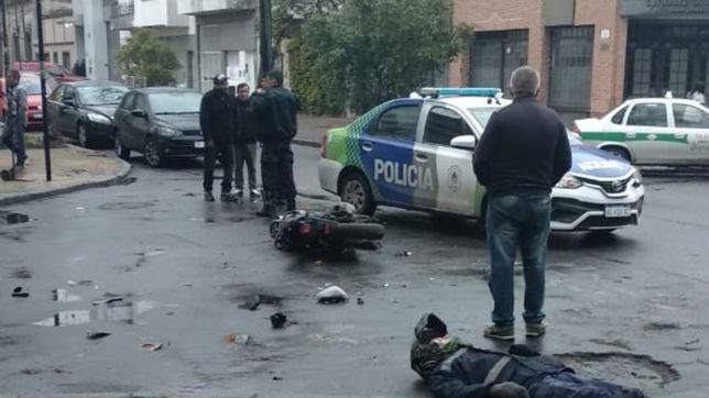un motociclista choco a metros del ministerio de salud y la ambulancia se demoro una hora