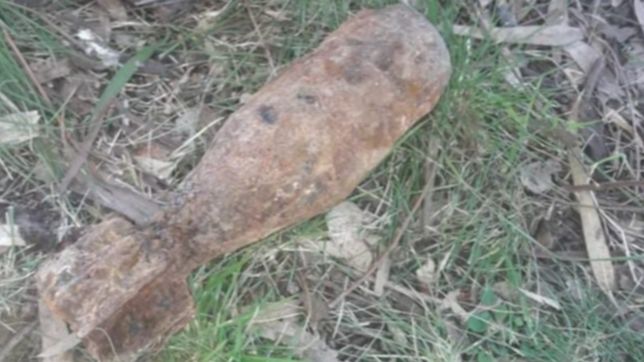 susto y conmocion en el mondongo por el hallazgo de una bomba en plena calle