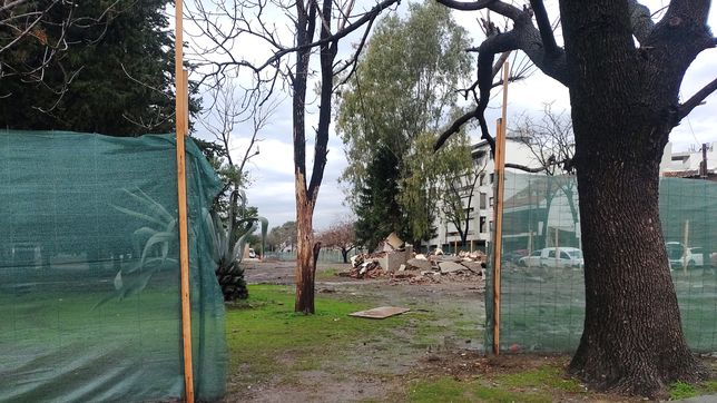 demolieron la historica parrilla que estaba en la rotonda de 120 y 32 y pondran en valor el predio