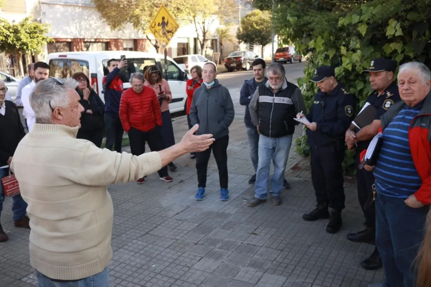 Los vecinos de barrio El Mondongo exigen más seguridad y el cumplimientos de los servicios municipales de poda y alumbrado, entre otros.