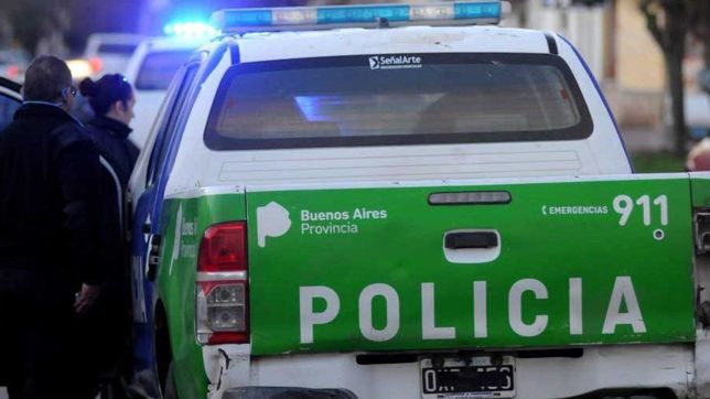 un penitenciario amenazo con un arma a un vecino que acoso a su hija en la calle