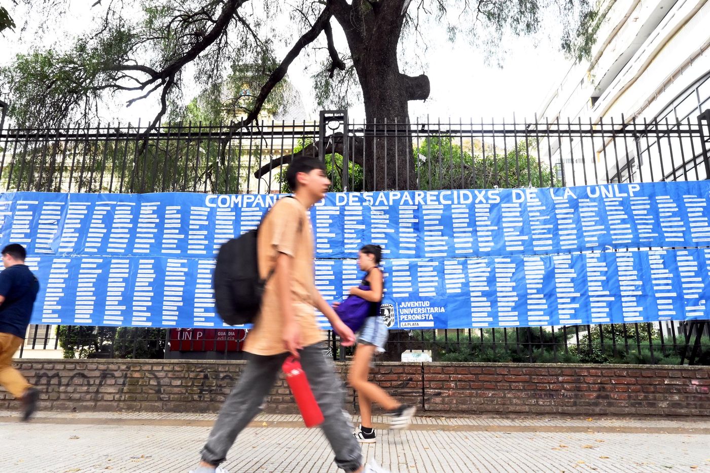 Recordatorio a militantes peronistas desaparecidos de la UNLP (3).JPG