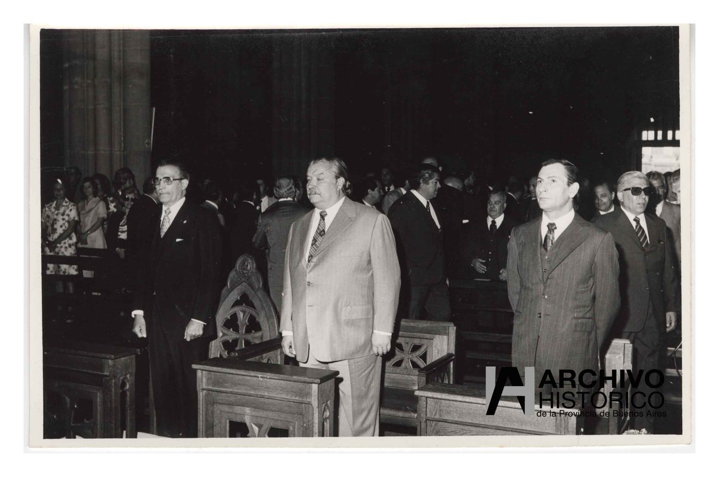 Cartier junto con el gobernador Oscar Bidegain y su vice Victorio Calabr&oacute;, durante un oficio religioso