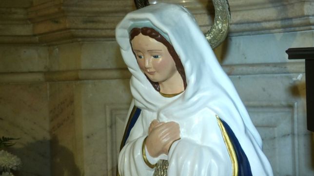 la polemica virgen del cerro ya esta en la plata y este lunes se hara la ceremonia