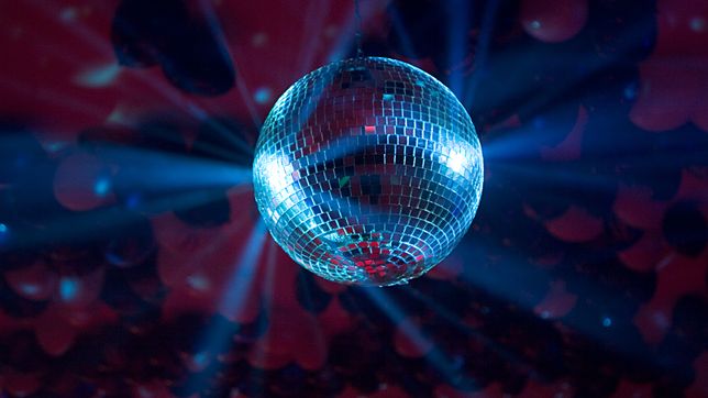 la banda pure disco tocara en la plata con temas de bee gees, donna summer, bruno mars y la mejor musica disco