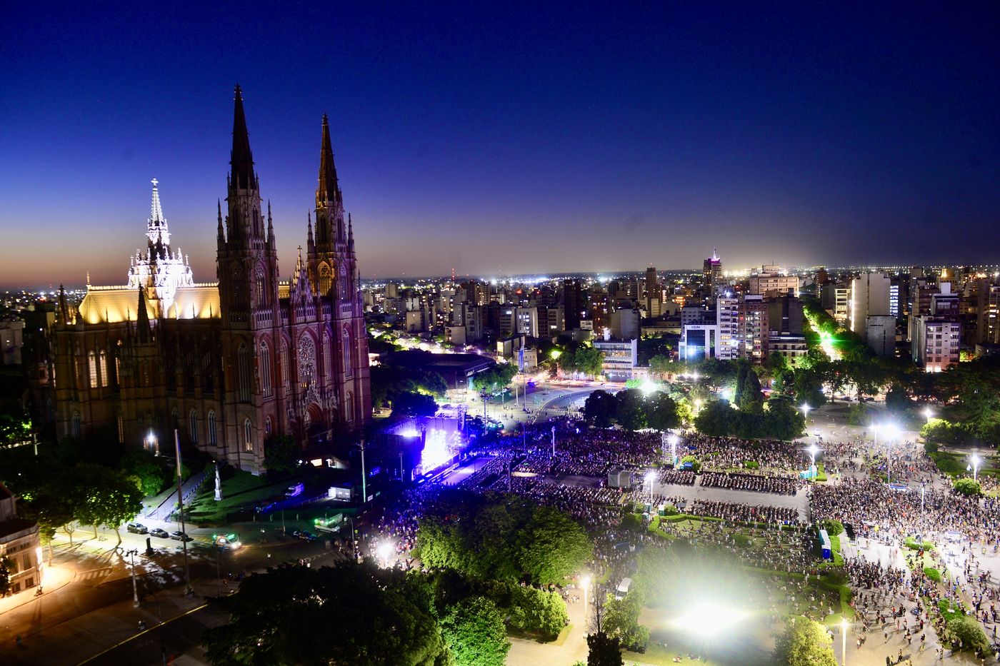 Catedral inauguración de las luces y el campanario (1).JPG