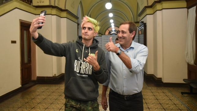charla, arenga y pasos prohibidos: garro recibio al tiktoker mas conocido del pais