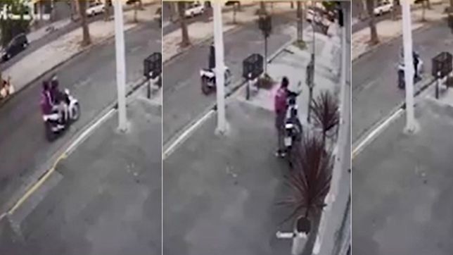video: a plena luz del dia, forzaron el manubrio de una moto y se la robaron