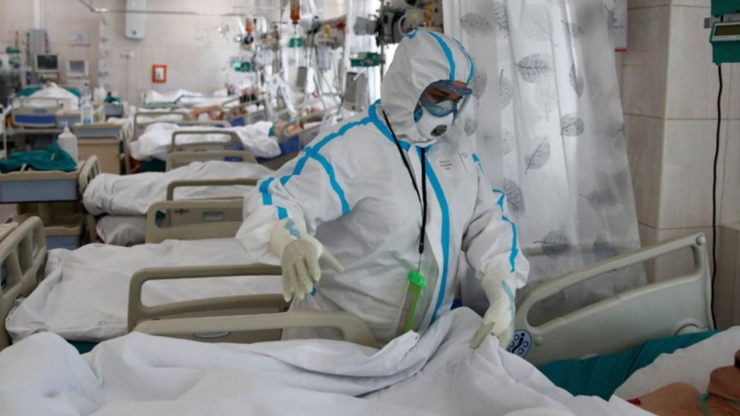 Un reconocido médico de la UNLP alertó por la suba de internaciones por COVID-19 en un mes