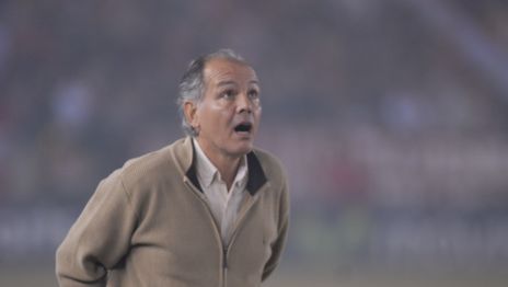 Fue dirigido por Alejandro Sabella, salió campeón con Estudiantes y ahora es refuerzo de un equipo de la C