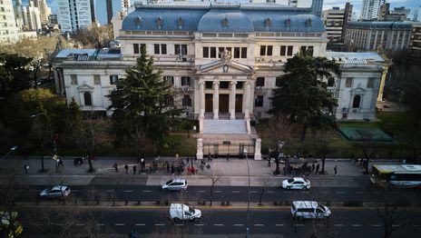 Exigieron explicaciones en la Legislatura por la presencia de asbesto en una escuela de La Plata Exigieron explicaciones en la Legislatura por la presencia de asbesto en una escuela de La Plata