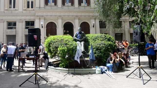 docentes y estudiantes siguen en vivo el debate por el veto a la ley de financiamiento