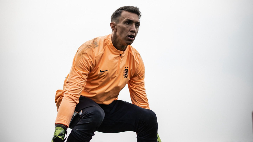 Muslera fue captado intacto y en acción con la Selección uruguaya