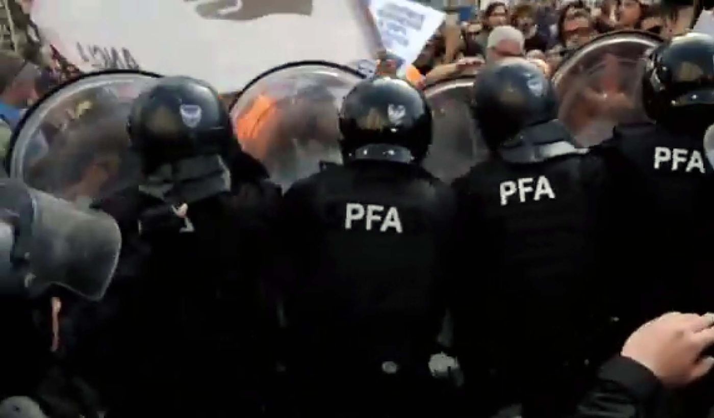 represión en el Congreso.jpg
