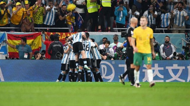argentina derroto a australia 2 a 1 y esta en cuartos de final de la copa del mundo