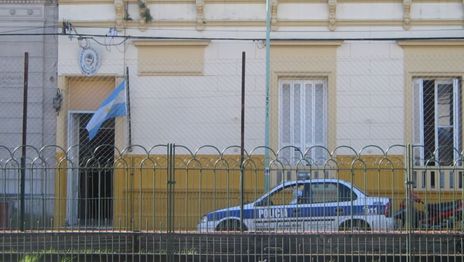 Reacomodamientos y cambios de jefe en siete comisaría de La Plata