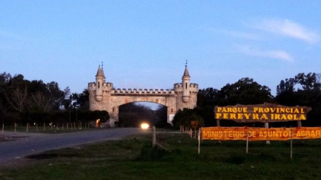 policias le salvaron la vida a un bebe en el parque pereyra