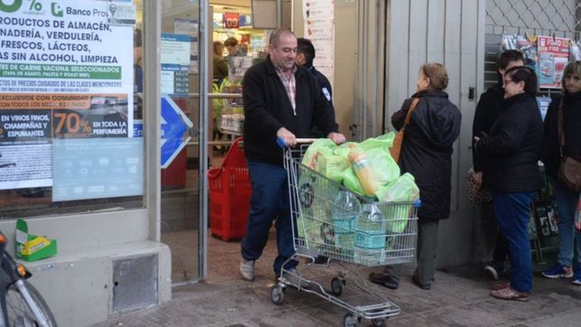 dia de lluvia ideal para ir al supermercado y aprovechar un nuevo megadescuento del 50%