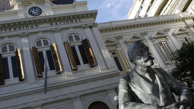 un grupo de trabajadores de la unlp consiguio otro bono de fin de ano