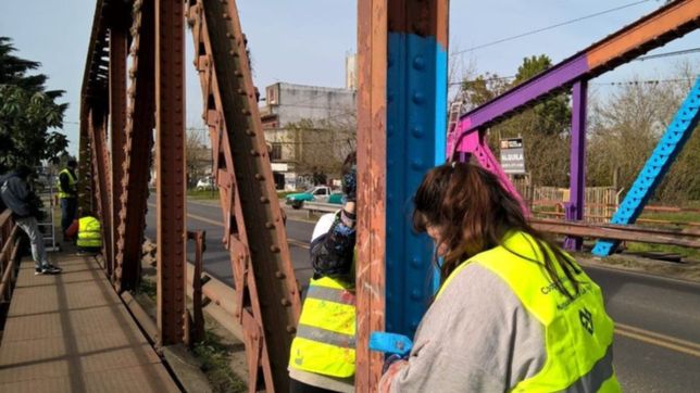 el arreglo de un puente en city bell cruzo a vecinos y funcionarios en las redes sociales