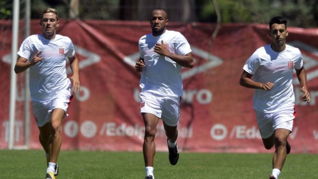 estudiantes entreno y prepara el viaje a chile para enfrentar a colo colo