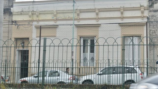 un choque, un auto robado y dos policias presas: ¿por que allanaron la comisaria sexta de la plata?