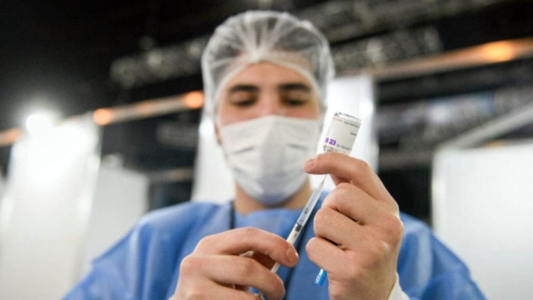 ¿Quiénes pueden anotarse como voluntarios para la combinación de vacunas en La Plata?