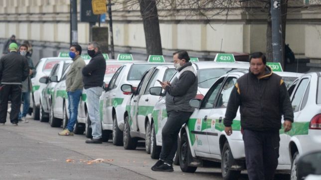 taxis, remises y transportes escolares tendran dos anos mas para renovar sus modelos