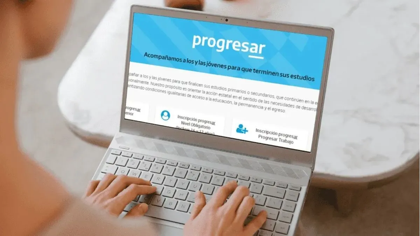 l programa Progresar se cobra durante todo el año, en 12 cuotas. El 80% se cobra mensualmente y el 20% restante cuando se acredita que uno fue alumno regular. l programa Progresar se cobra durante todo el año, en 12 cuotas. El 80% se cobra mensualmente y el 20% restante cuando se acredita que uno fue alumno regular.