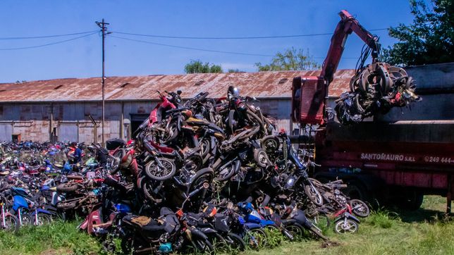 un senador pidio aplicar en la plata la compactacion de motos usadas en picadas