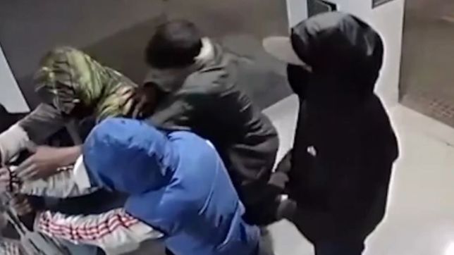 video: asi ataca la banda pirana que causo destrozos y saqueo un kiosco de la plata
