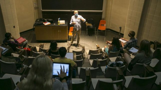 los docentes universitarios llegaron a un acuerdo y cierran el ano con 47% de aumento