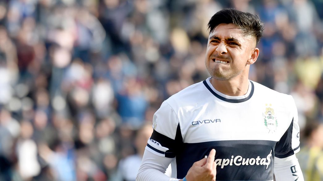 Gimnasia le presentó una oferta formal a Cristian Tarragona y espera su respuesta